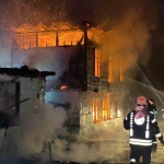 Sabaha karşı yangın paniği: İki ahşap ev kül oldu