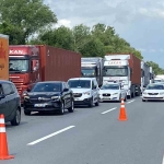 TEM’de minibüs hafif ticari araca çarptı: 2 ölü, 4 yaralı