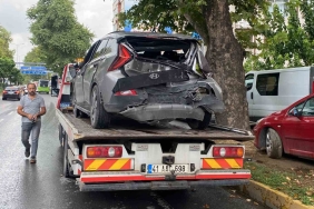 Tır ışıklarda bekleyen otomobillerin arasına daldı: 3 yaralı