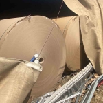 Virajı alamayan kağıt rulo yüklü devrildi: 1 yaralı