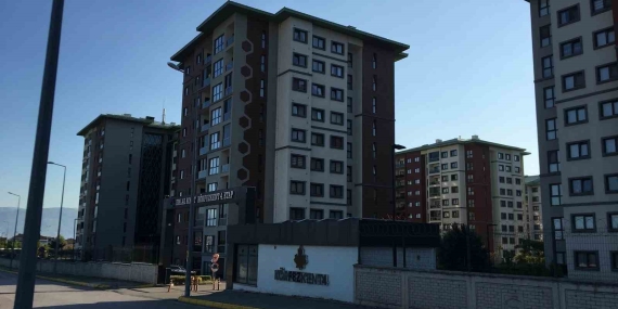 52 yaşındaki adam doğalgaz borusuna asılı bulundu
