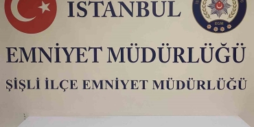 antalyadan-istanbula-tatile-gelen-aileye-hirsizlik-soku-aractan-telefonu-calip-kayiplara-karisti-MHRZGOCl.jpg