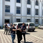 Baret ve yelek giyerek şantiye ve tırlardan 3,5 milyon liralık hırsızlık yapan zanlılar kamerada