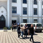 Baret ve yelek giyerek şantiye ve tırlardan 3,5 milyon liralık hırsızlık yapan zanlılar kamerada