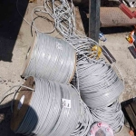 Baret ve yelek giyerek şantiye ve tırlardan 3,5 milyon liralık hırsızlık yapan zanlılar kamerada