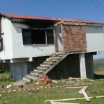 Bıçaklanarak öldürülen ve evlerinde yakılan çift gözyaşları içinde toprağa verildi