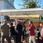 Bıçaklanarak öldürülen ve evlerinde yakılan çift gözyaşları içinde toprağa verildi