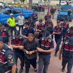 Bıçaklanarak öldürülen ve evlerinde yakılan çift gözyaşları içinde toprağa verildi