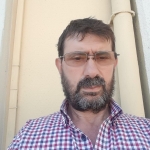 Bıçaklanarak öldürülen ve evlerinde yakılan çift gözyaşları içinde toprağa verildi