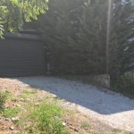 Çalışır vaziyetteki otomobil 6 metreden D-130 Karayolu’na uçtu: 1 yaralı