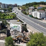 Depremden kalan riskli yapılar yıkılıyor