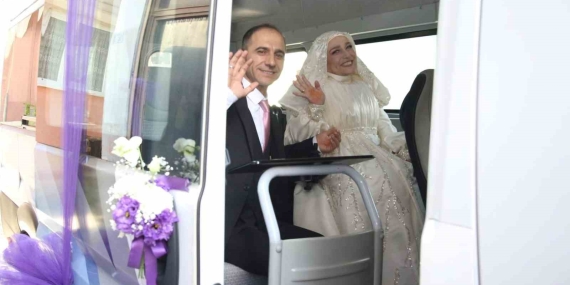Engelsiz taksi gelin arabası oldu: Ömür boyu mutluluğa taşıdı