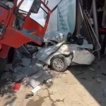 Freni boşalan kamyon dehşet saçtı: O anlar kamerada