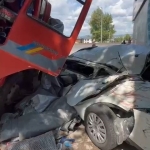 Freni boşalan kamyon dehşet saçtı: O anlar kamerada