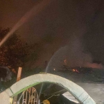 Gebze’de korkutan yangın: 3 ev alevlere teslim oldu