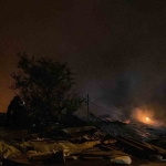 Gebze’de korkutan yangın: 3 ev alevlere teslim oldu