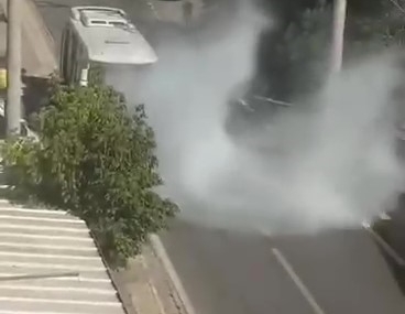 Halk otobüsünde çıkan yangın korkuttu