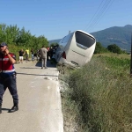 Kocaeli’de tur otobüsü yan yattı: 43 kişi bir saatte kurtarıldı