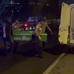 Motosiklet hafif ticari araca çarptı: 1 ölü, 1 yaralı