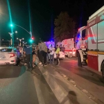 Motosiklet, kırmızı ışıkta bekleyen otomobile arkadan çarptı: 2 yaralı