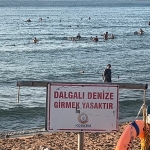 Nişanlısı ile denize giren genç hayatını kaybetti