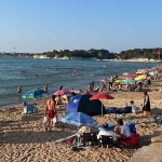 Okulların açılmasına günler kala plajlar dolup taştı