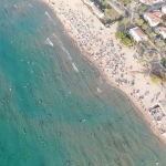 Okulların açılmasına günler kala plajlar dolup taştı