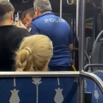 Otobüste sızan genci polis böyle uyandırdı: "Otel parası alacağız"