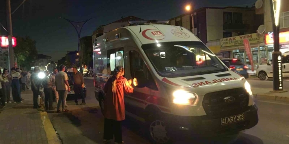 Otomobilini park etmek isterken 2 çocuğa çarptı