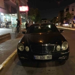 Otomobilini park etmek isterken 2 çocuğa çarptı