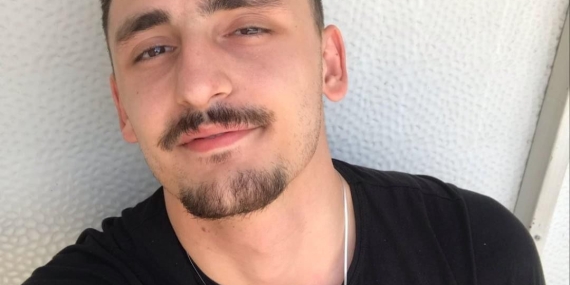 Tek başına yaşayan genç sevgilisi tarafından evde ölü bulundu