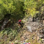 300 metrelik uçurumdaki ceset operasyonla çıkartıldı