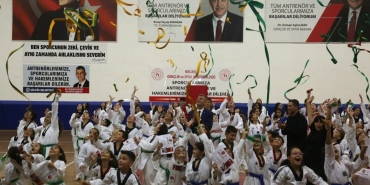 330-minik-taekwondocu-kusak-atladi-qeSSnSjh.jpg