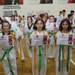 330 minik taekwondocu kuşak atladı