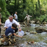 8 bin kırmızı benekli alabalık doğaya salındı