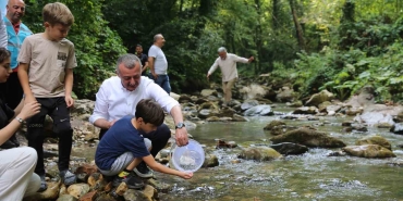 8 bin kırmızı benekli alabalık doğaya salındı