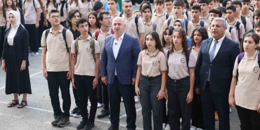 baskan-muzaffer-biyik-her-pazartesi-okulda-ogrencilerle-bir-araya-geliyor-SA7stiJ1.jpg