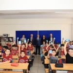 Çocuklara kumbara hediye edildi