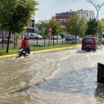 Gebze’de sağanak sürücülere zor anlar yaşattı