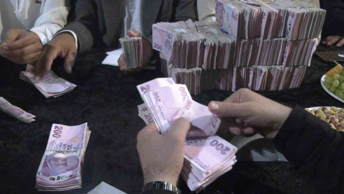 Geli̇ne 3 Ki̇lo Altın, Damada 4 Mi̇lyon Tl Takıldı