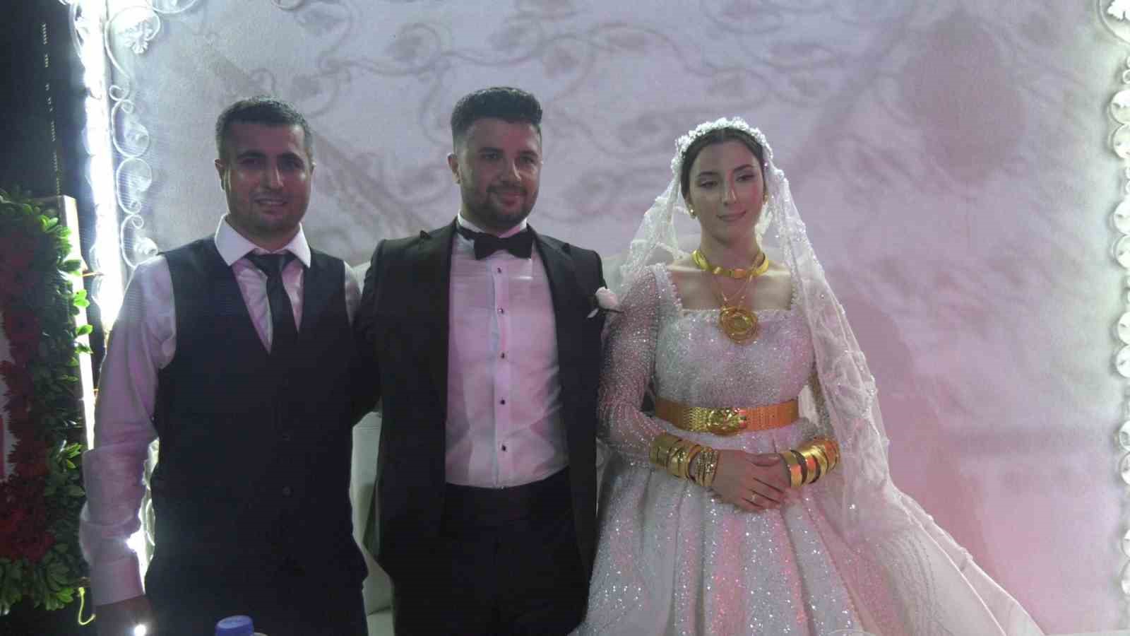 Geli̇ne 3 Ki̇lo Altın, Damada 4 Mi̇lyon Tl Takıldı