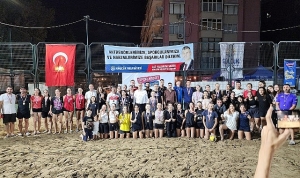 golcuk-plaj-voleybolunu-cok-sevdi-AN7WDvHn.jpg