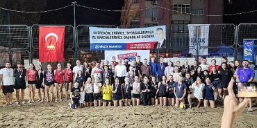 golcuk-plaj-voleybolunu-cok-sevdi-AN7WDvHn.jpg