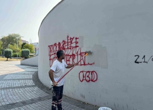 goruntu-kirliligi-olusturan-yazilar-boyaniyor-hPNYTvRt.jpg