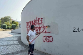 Görüntü kirliliği oluşturan yazılar boyanıyor