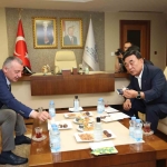 Güney Koreli Başkan, çay ve pişmaniyeye bayıldı