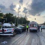 Kartepe’de iki otomobil çarpıştı: 3 yaralı