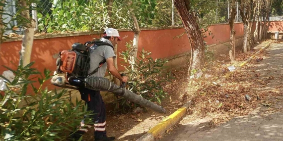 Körfez’de okul bahçeleri temizlendi