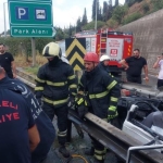 Otomobil bariyerlere ok gibi: 1 ölü, 2 yaralı