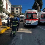 Otomobil evin bahçesine daldı: Anneanne ve 2 torunu yaralandı